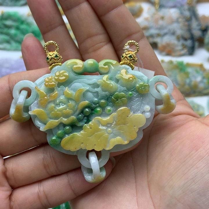 翡翠颈饰未镶嵌翡翠
