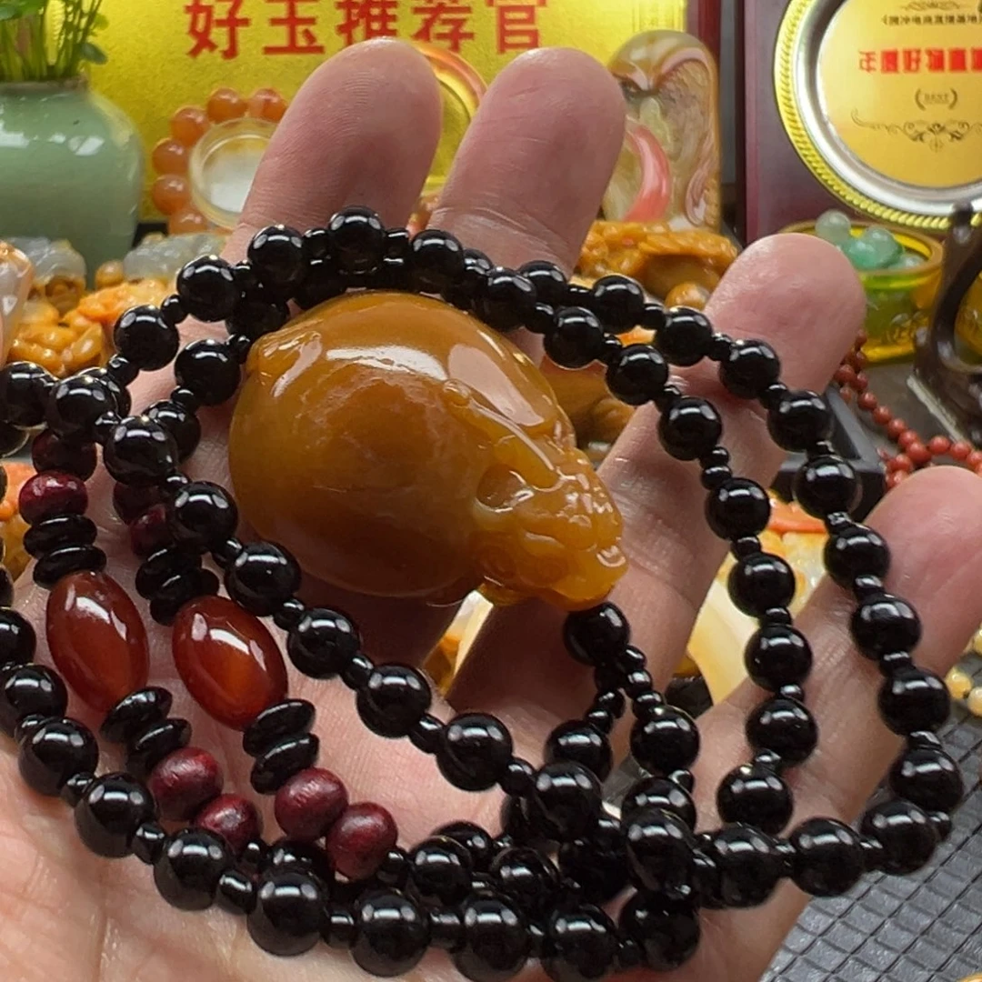 颈饰未镶嵌石英质玉