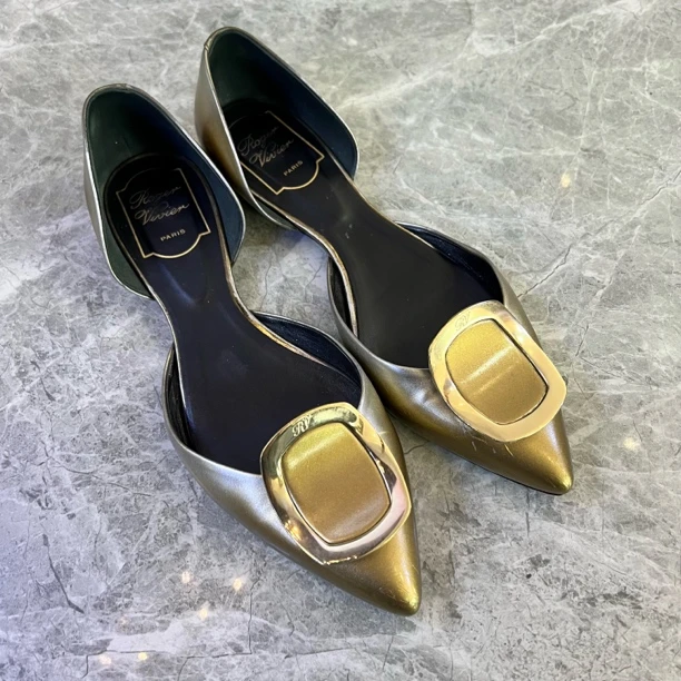 90新 Roger Vivier/罗杰·维威耶 37码金色方扣平底鞋