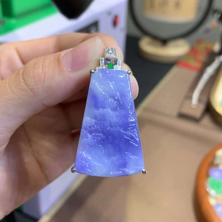 翡翠18K金镶嵌颈饰翡翠