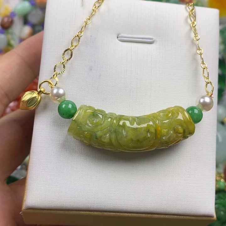 翡翠未镶嵌吊坠(赠链)