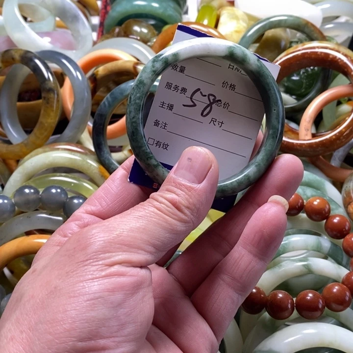 未镶嵌透闪石-蛇纹石玉手镯