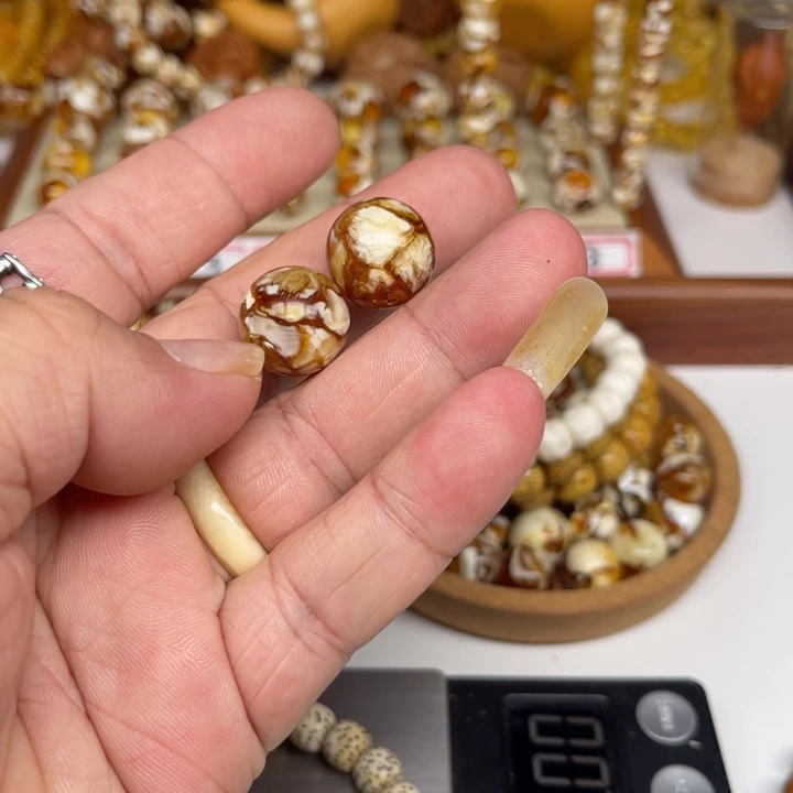 琥珀裸石未镶嵌s****z05号