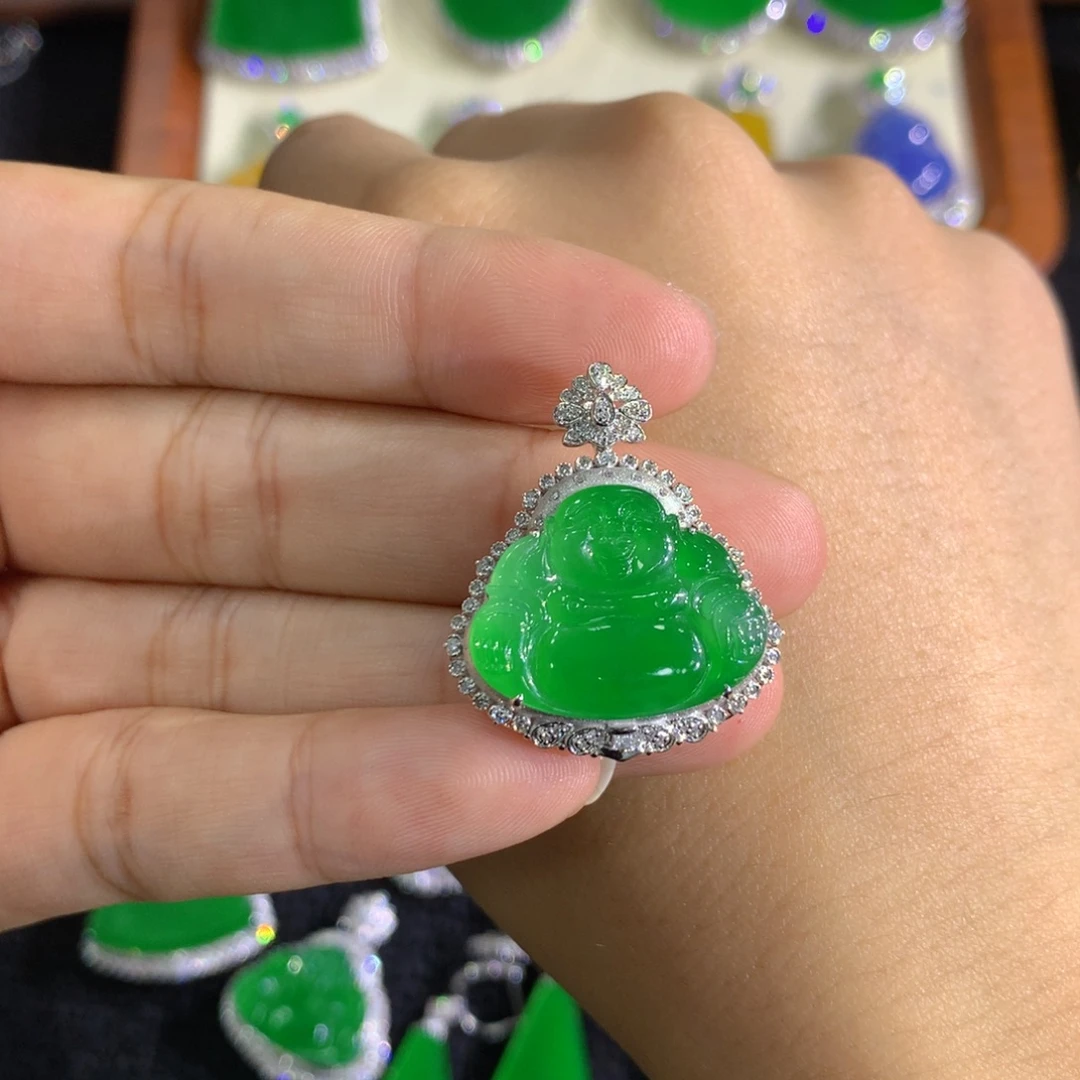 翡翠18K金镶嵌颈饰