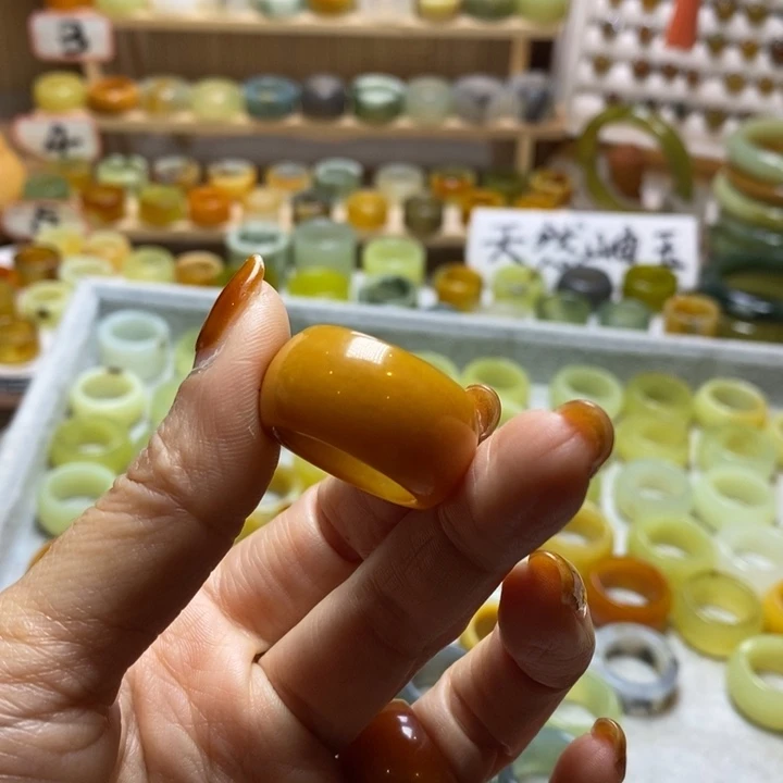 天***盔岫玉未镶嵌戒圈岫玉精品指环