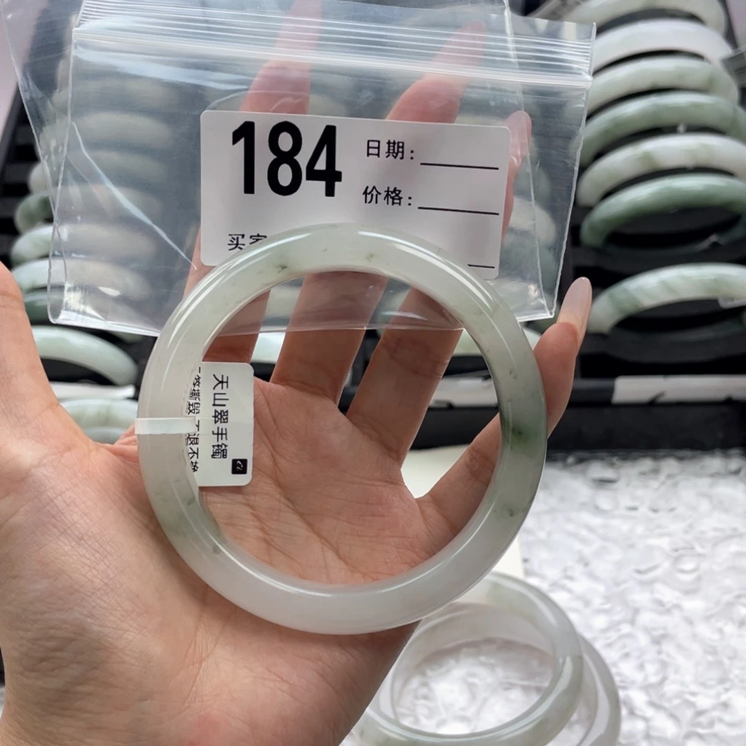 石英质玉（天山翠）手镯未镶嵌184