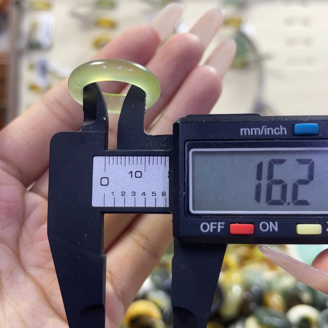 蛇纹石玉未镶嵌手镯36