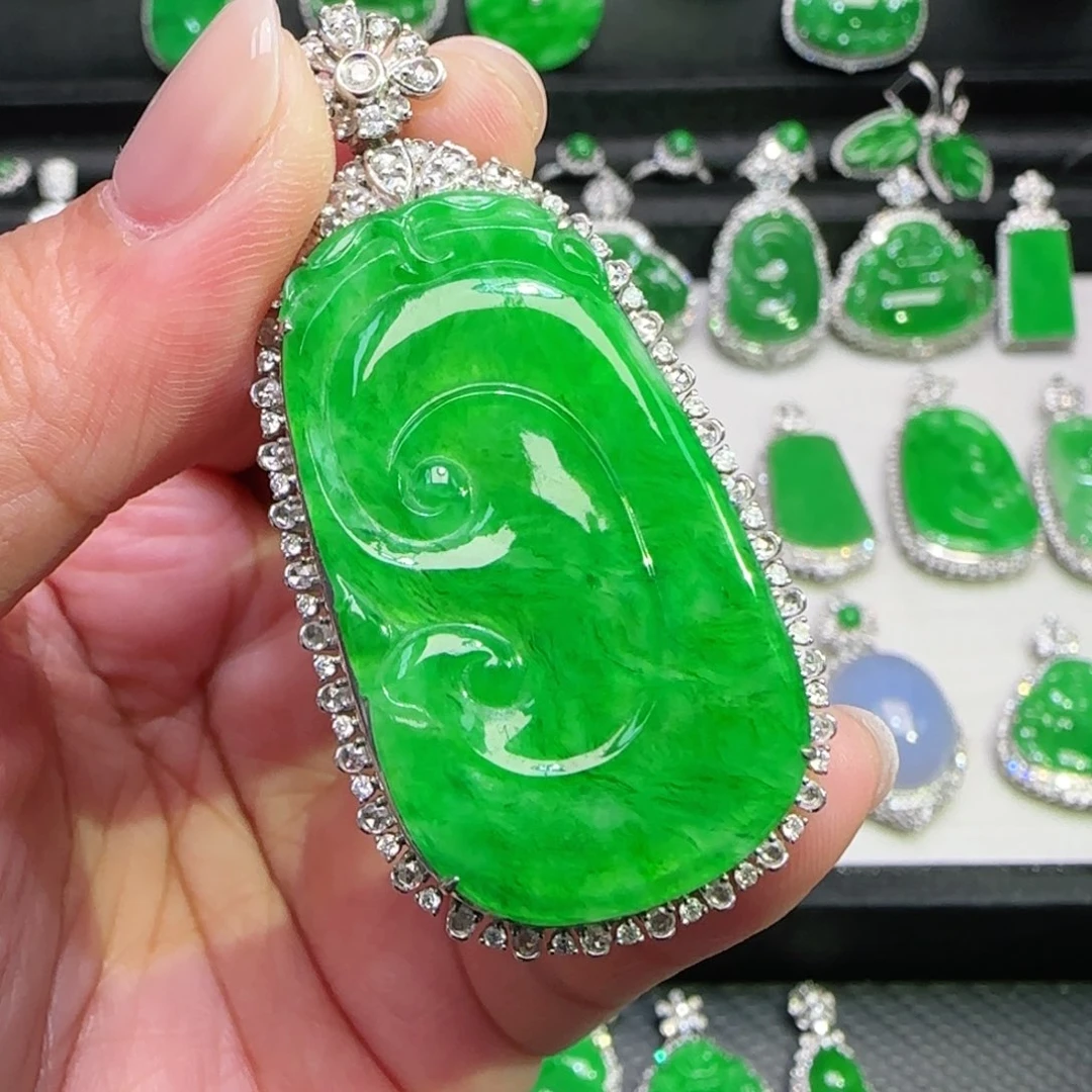 用***5翡翠18K金镶嵌颈饰吊坠 补尾款15000