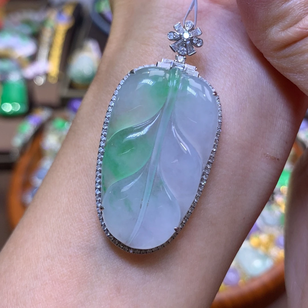 翡翠18K金镶嵌颈饰