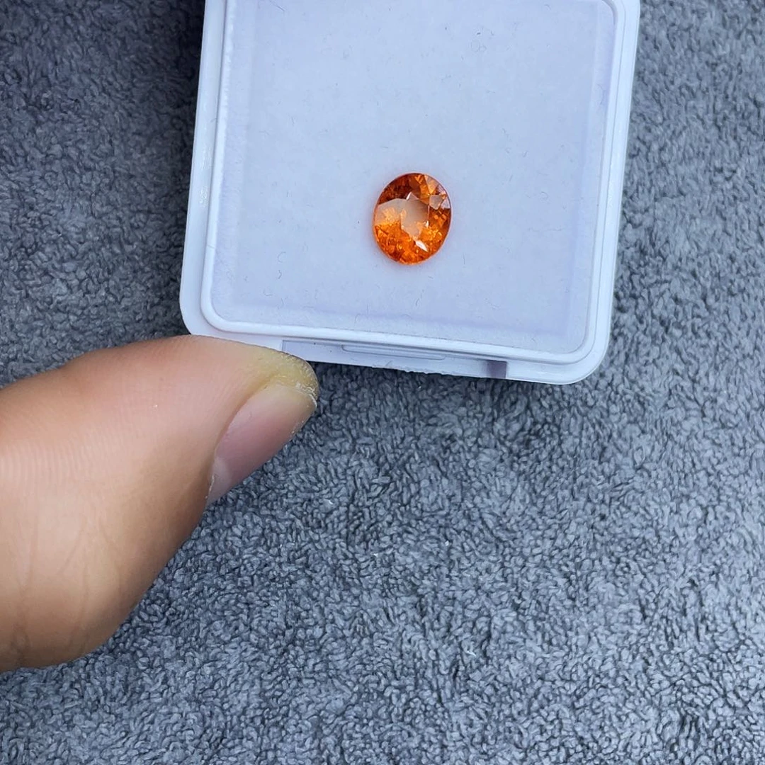 未镶嵌裸石石榴石（芬达石）2.47Ct