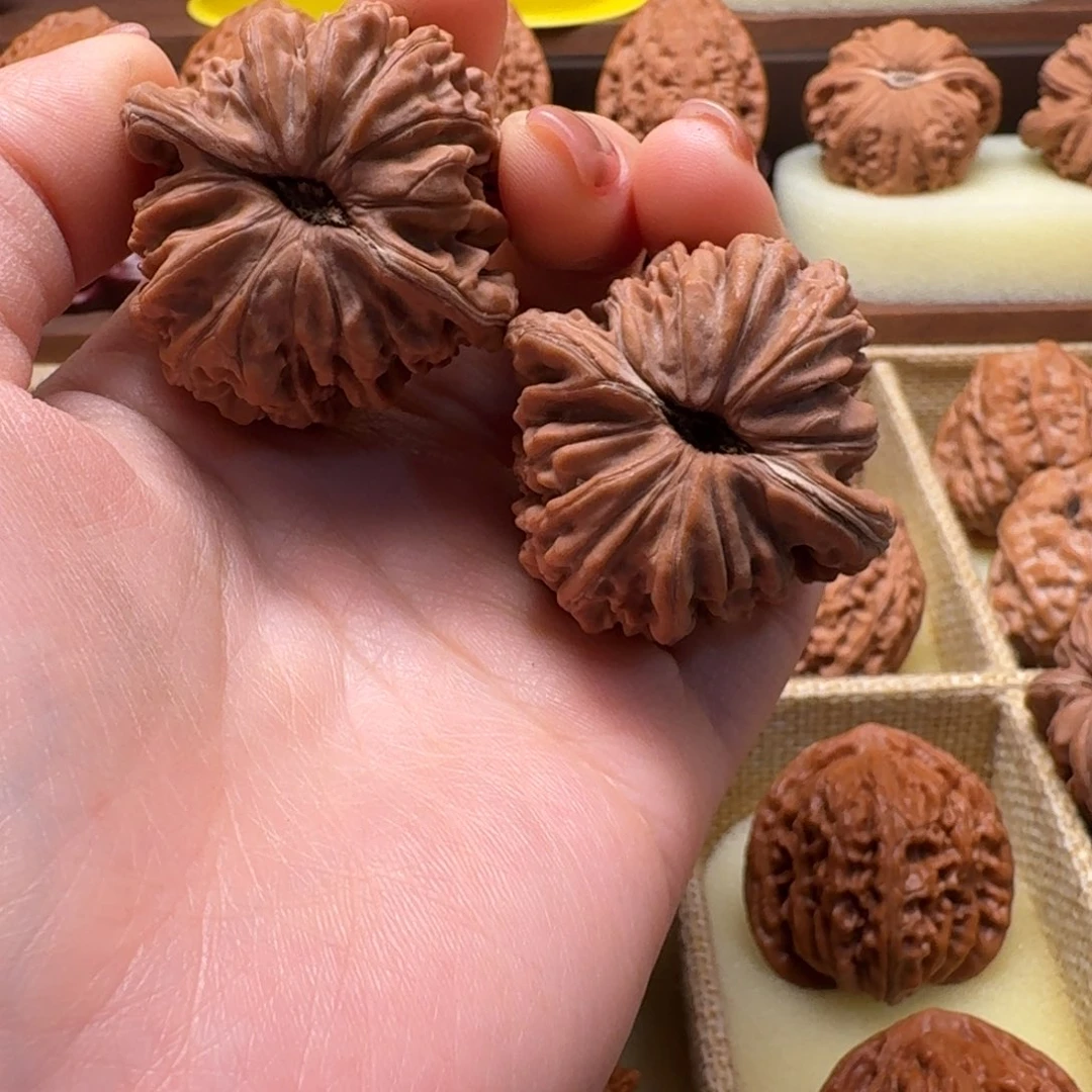 文玩核桃吊坠39红皮四座楼