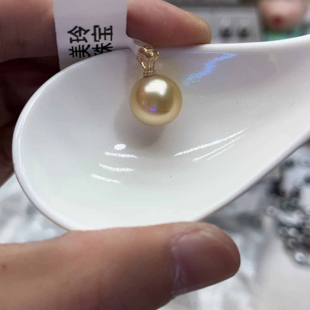颈饰18K金镶嵌海水珍珠