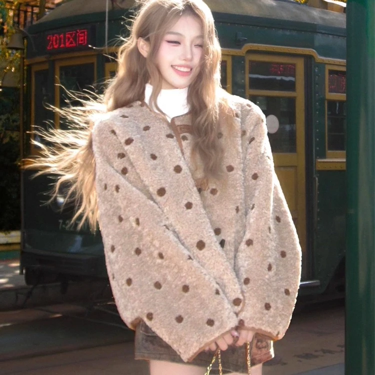 人造皮草 麂皮绒羊羔毛短款保暖皮草外套女冬洋气波点毛绒厚上衣