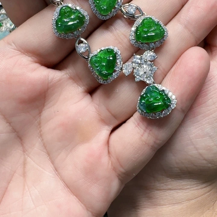 翡翠未镶嵌颈饰天然A货翡翠放漏