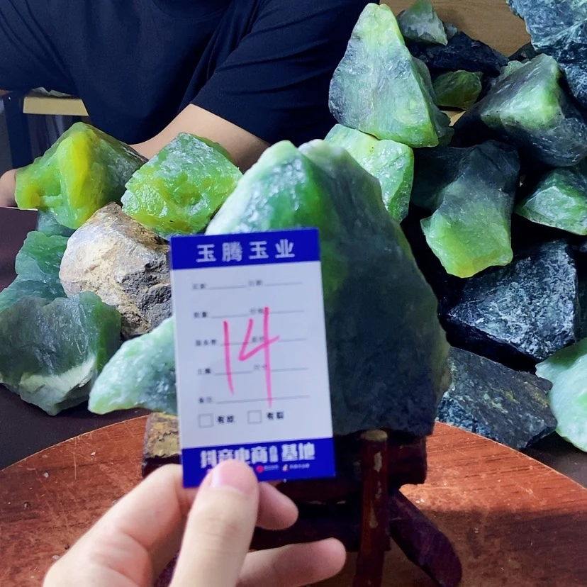 【闪购商品】蛇纹石玉未镶嵌岫玉原石詁
