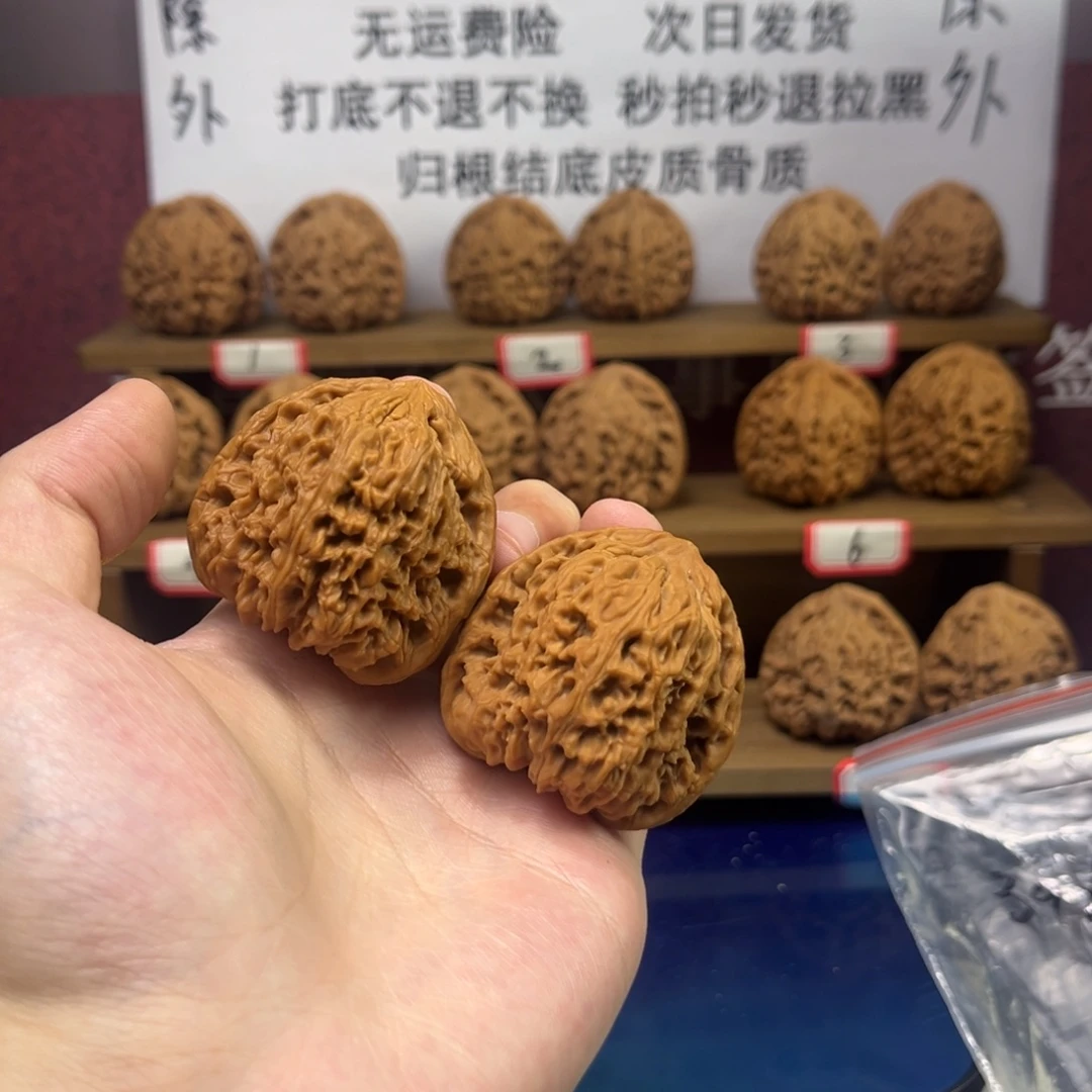 元***炜吊坠文玩核桃南疆