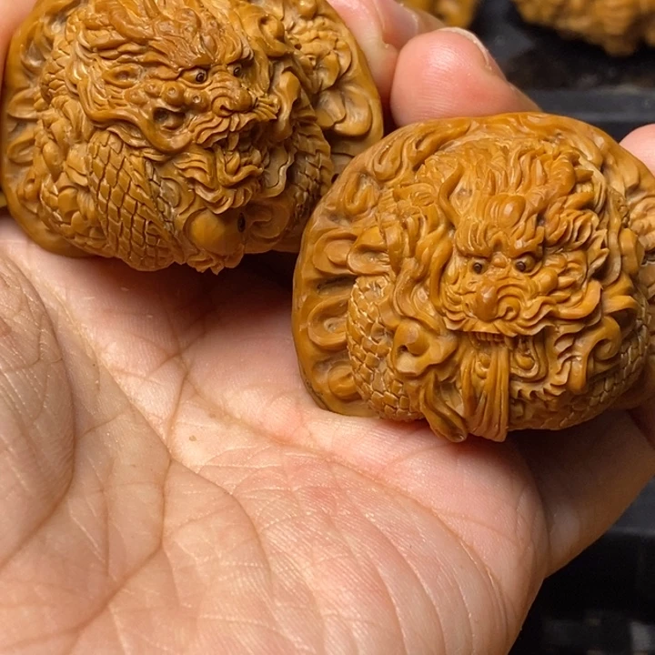 文玩核桃把件刘****乐龙腾盛世