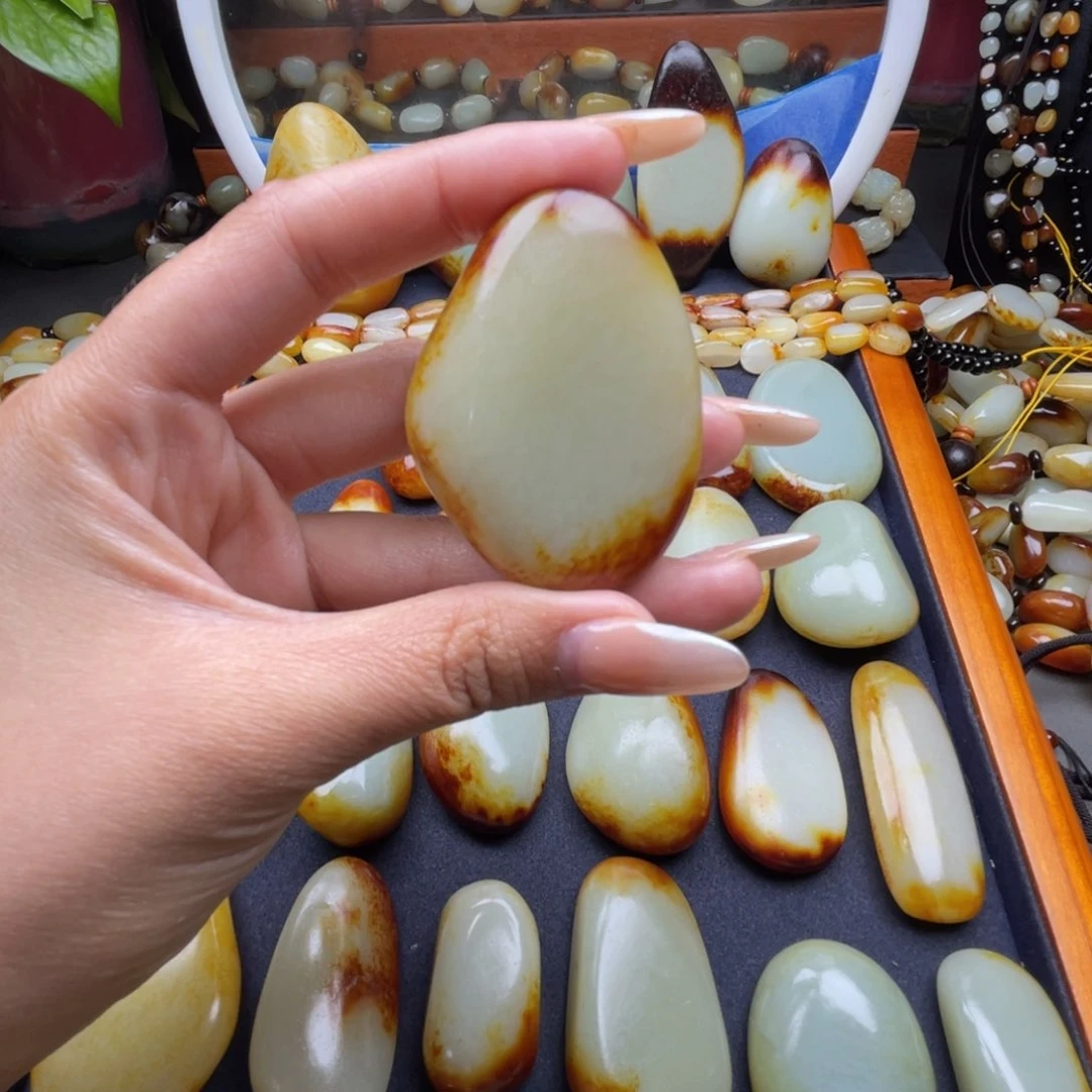 和田玉未镶嵌颈饰冬*