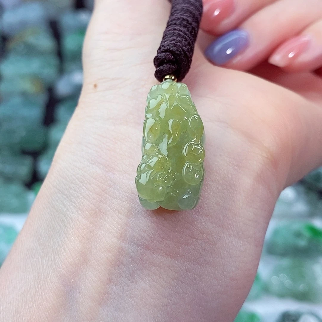 颈饰未镶嵌翡翠天然