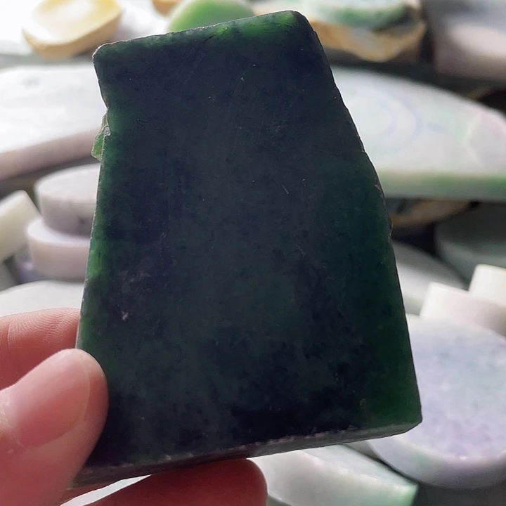 翡翠挂件未镶嵌聴**?毛料33