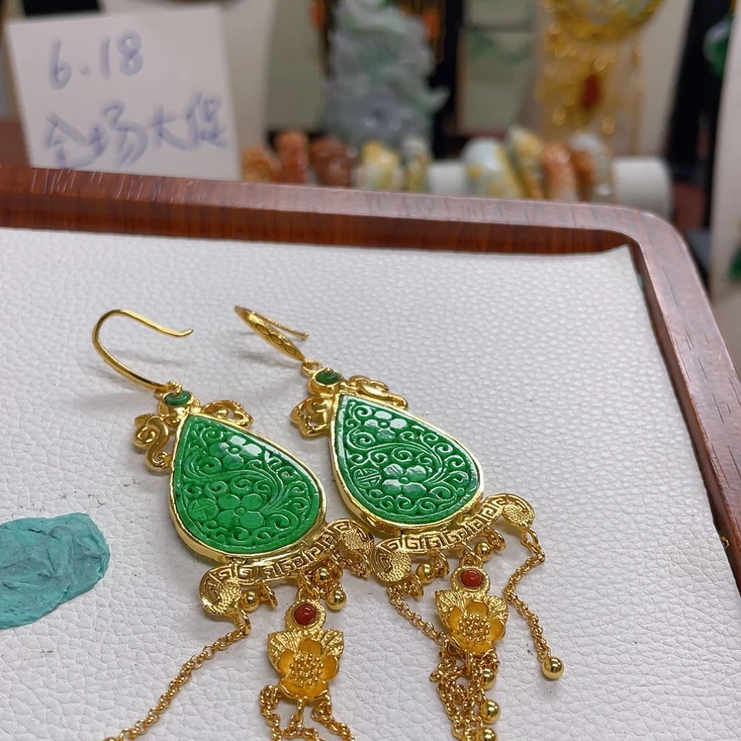 大***糖翡翠未镶嵌颈饰耳饰㇏