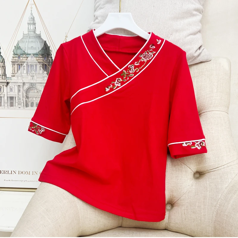 中国风半袖上衣女中式民族舞绣花中袖T恤女演出广场舞表演跳舞服