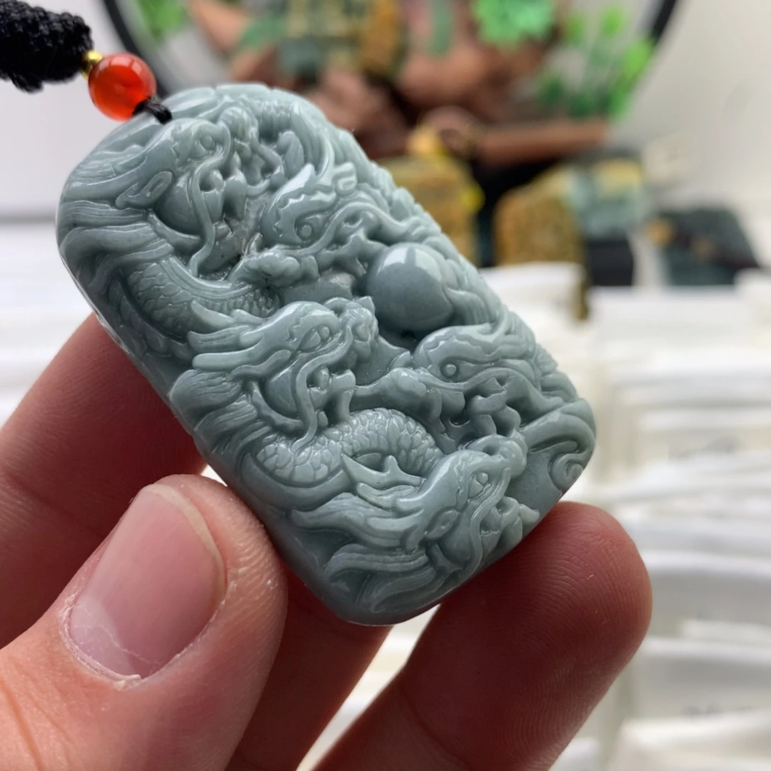 颈饰未镶嵌翡翠龙牌