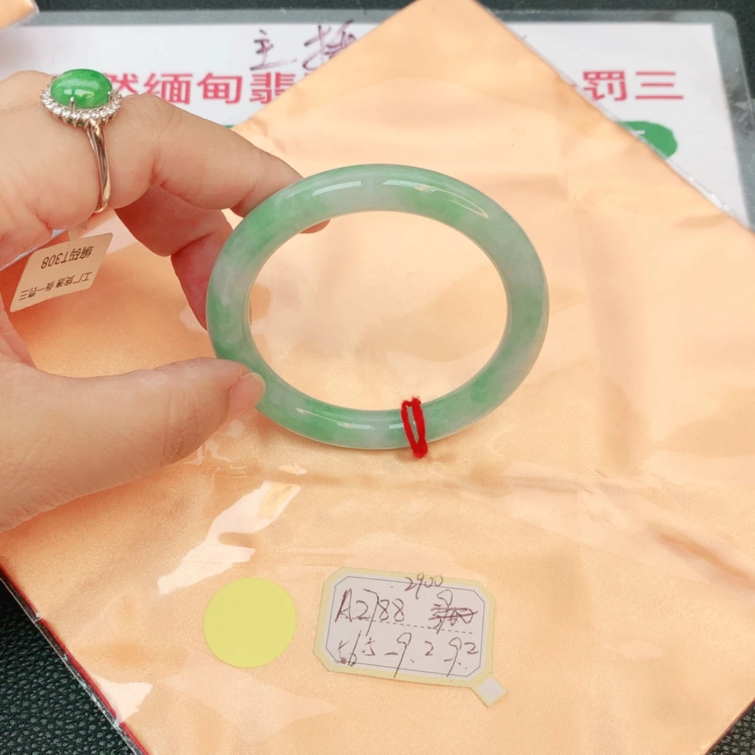 翡翠手镯未镶嵌缅甸翡翠