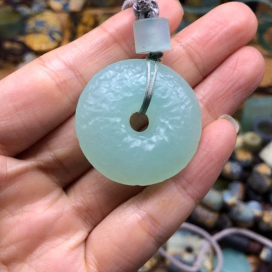 蛇纹石玉合金颈饰多**?