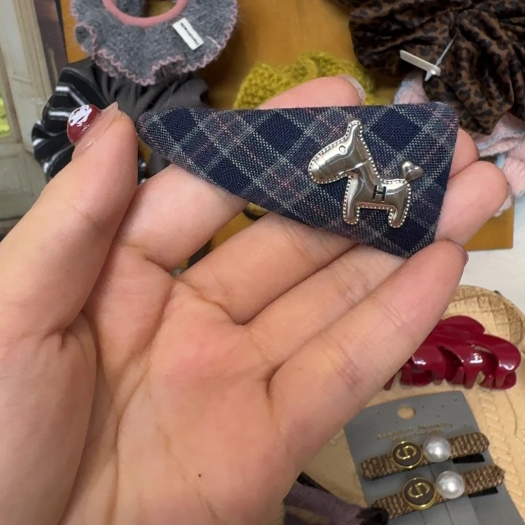 布艺铁合金小马格纹拜拜夹