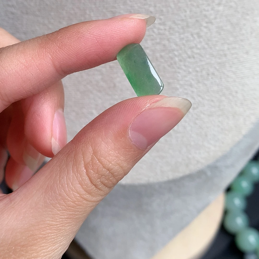 翡翠裸石缅甸天然A货翡翠马鞍