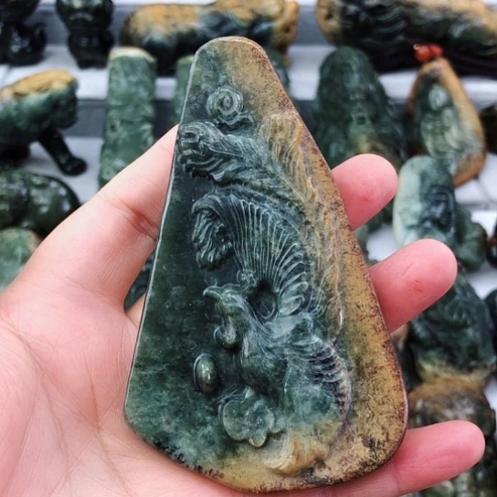 未镶嵌岫岩河磨玉（透闪石质玉）把件
