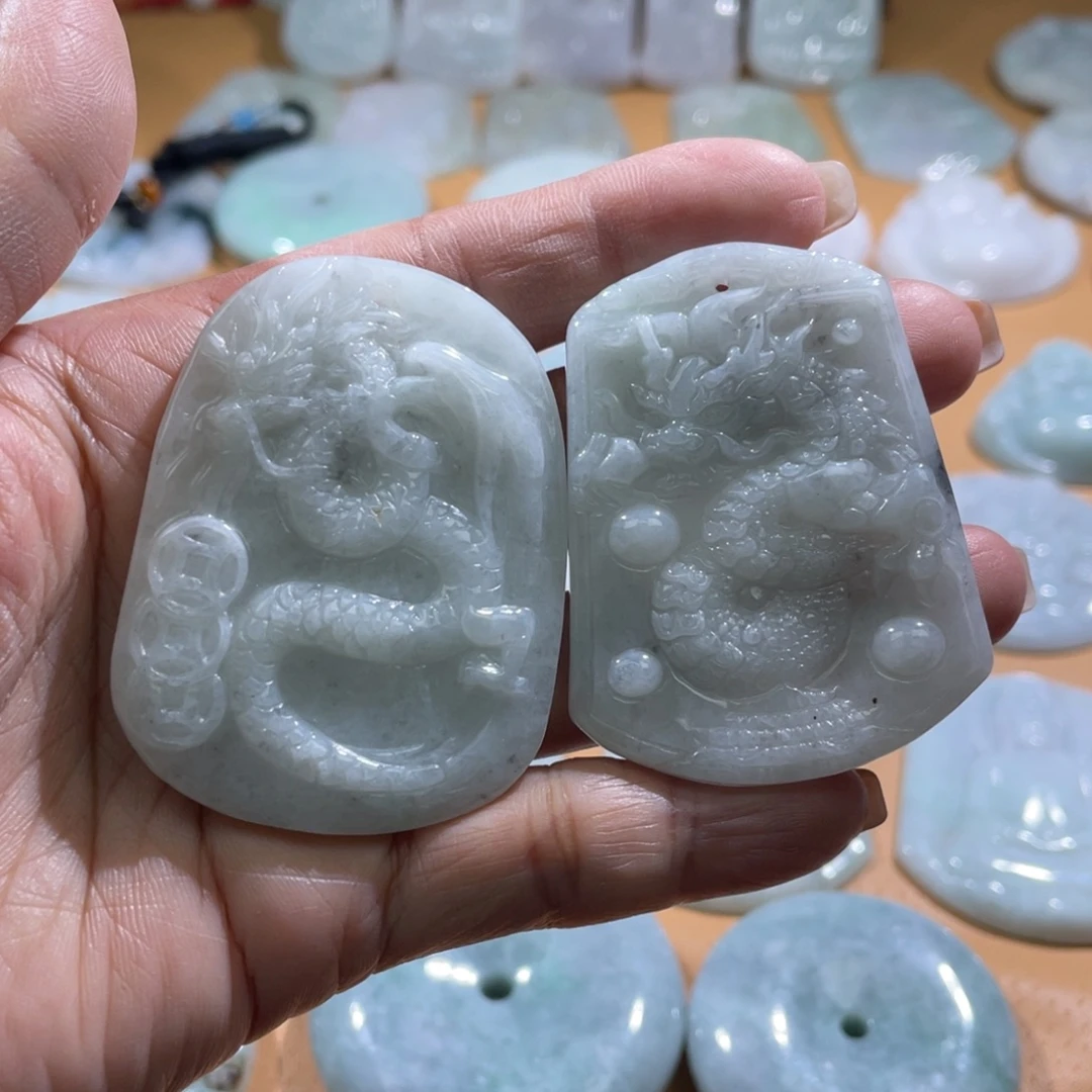 翡翠未镶嵌颈饰龙牌两个