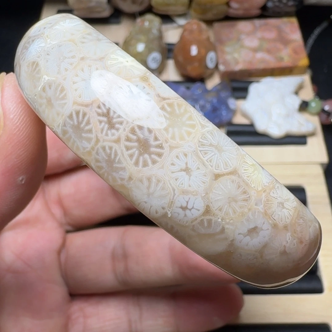 未镶嵌纯天然色有机玉石保真色硅化玉60圈口