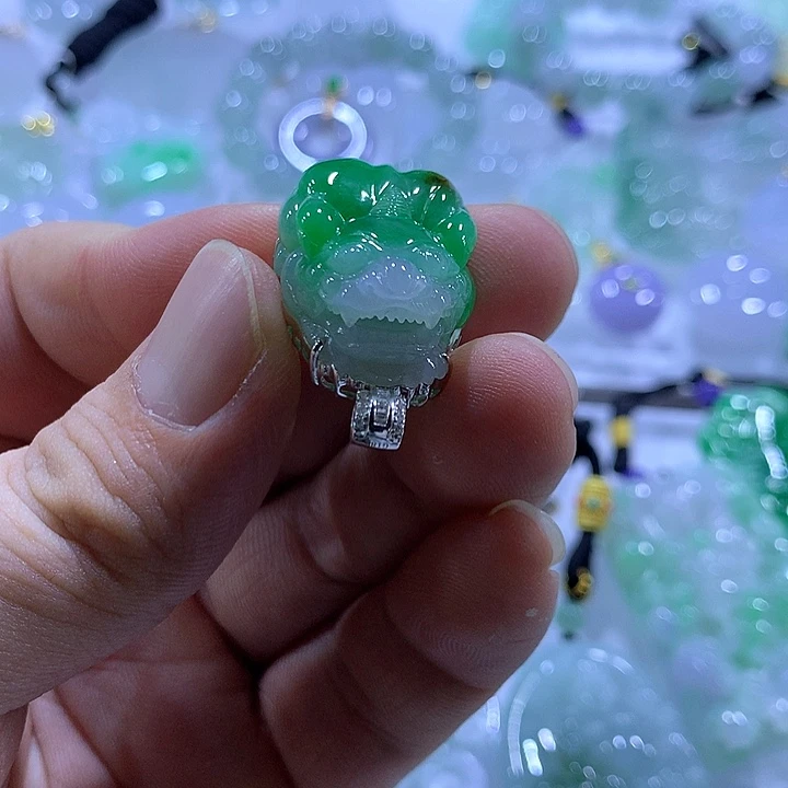 翡翠18K金镶嵌颈饰天然翡翠A货吊坠