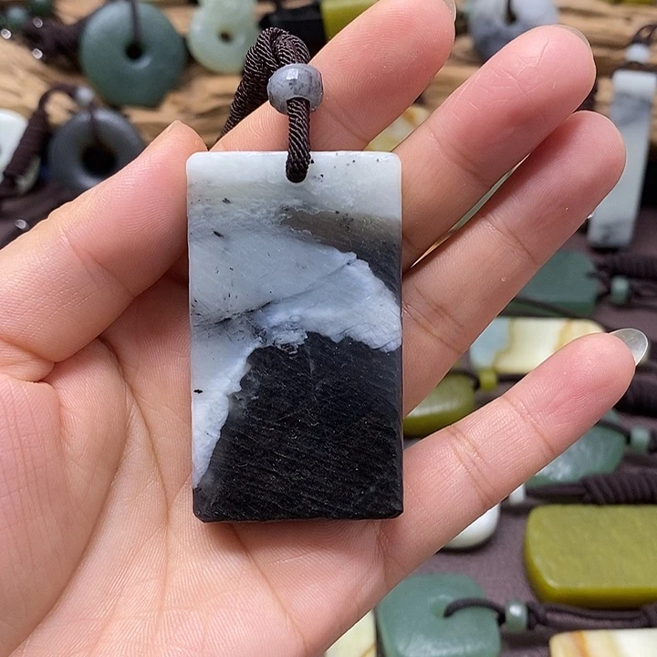 家***喵蛇纹石玉未镶嵌颈饰
