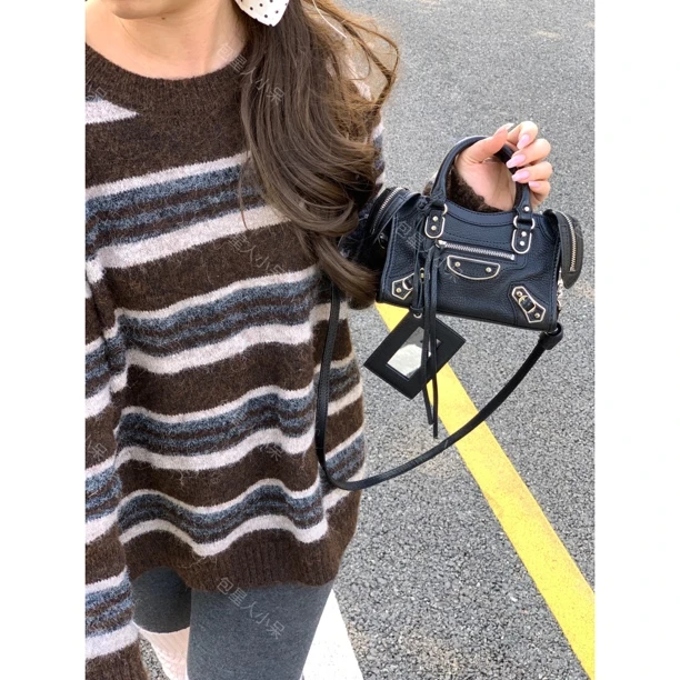 95新 Balenciaga/巴黎世家 巴黎世家新款nano黑色银扣机车斜挎包