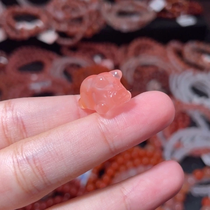 南红玛瑙未镶嵌小猪1963