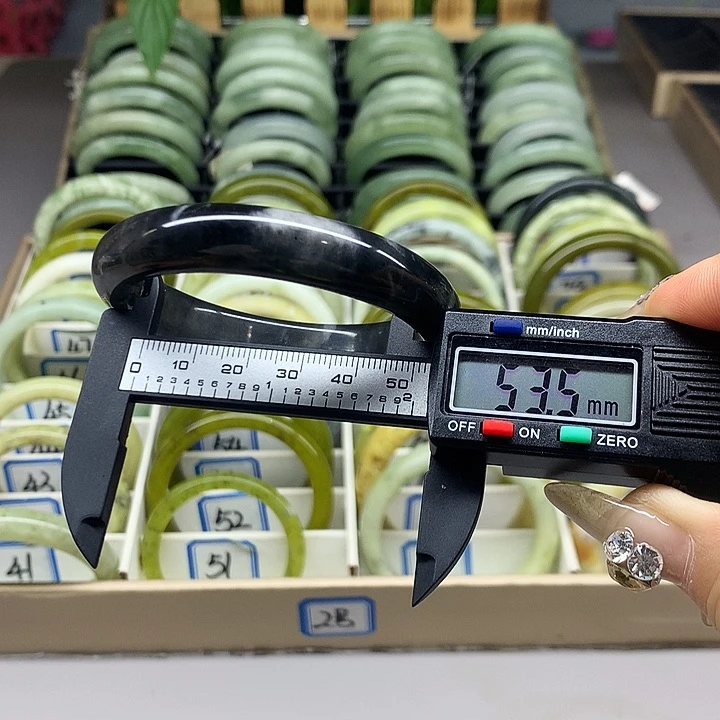 未镶嵌蛇纹石玉手镯44