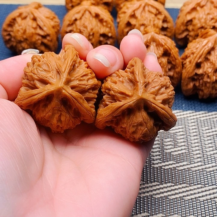 定***强文玩核桃吊坠三棱