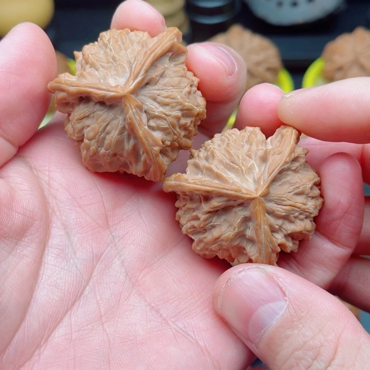 文玩核桃吊坠盘山三棱41×40×39