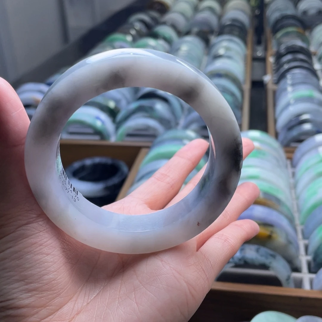 定制翡翠未镶嵌翡翠手镯