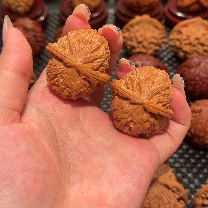 文玩核桃把件三角白