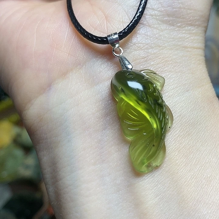 蛇纹石玉吊坠未镶嵌