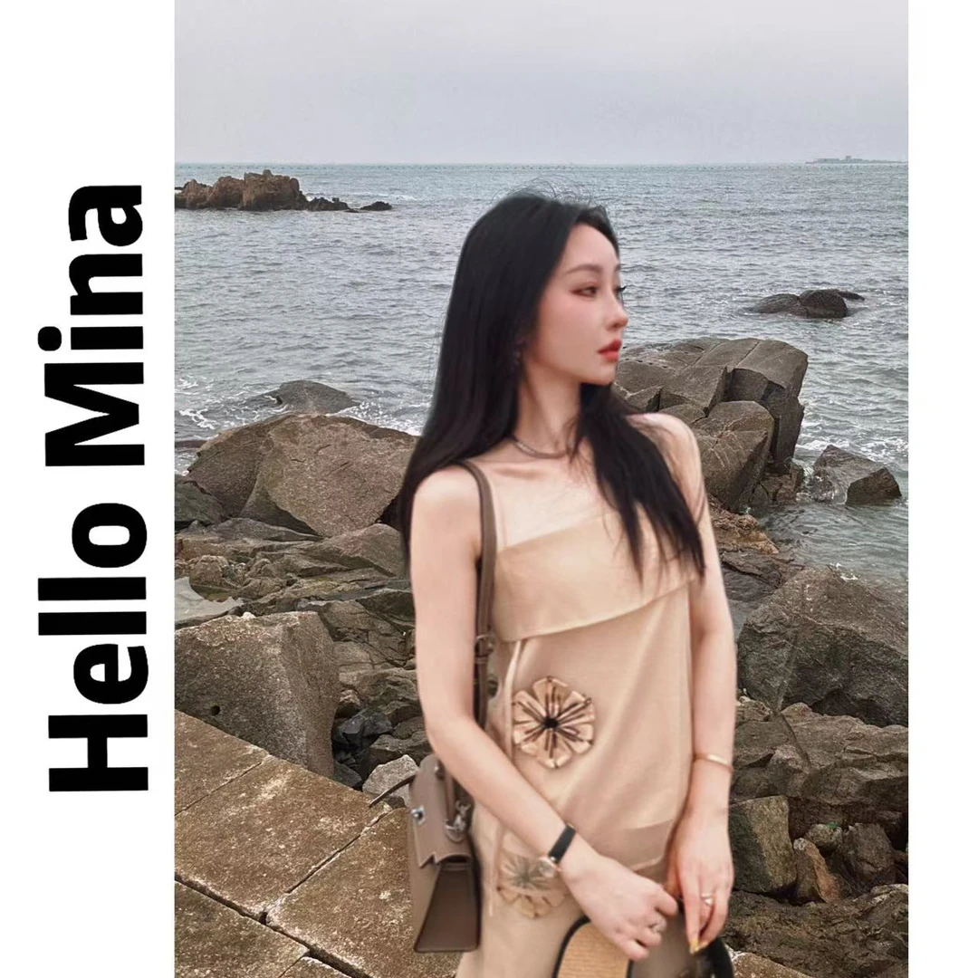 25233度假风手工花朵吊带上衣