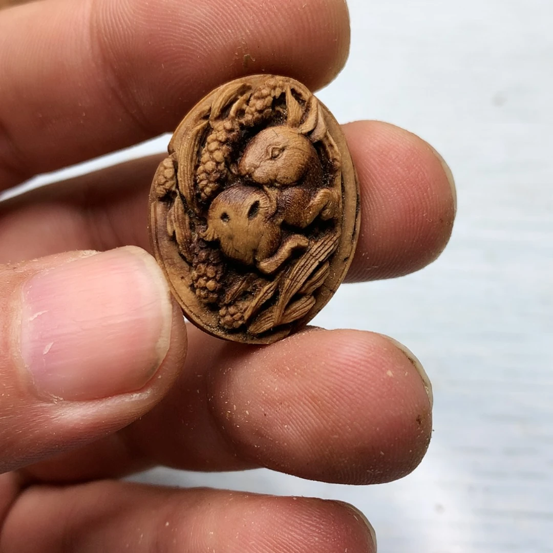 【闪购商品】核桃手串/手链生肖兔核雕双面工