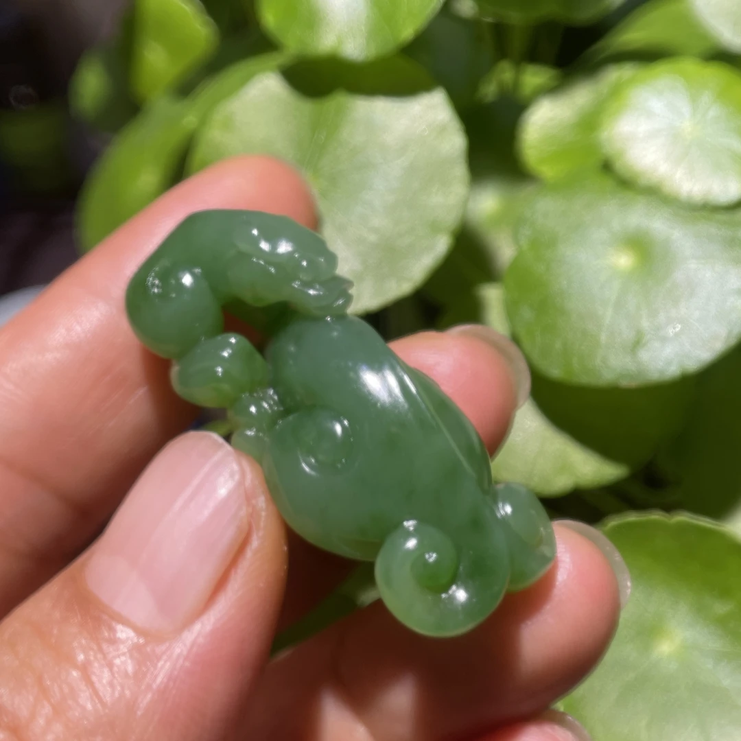 碧玉螭龙挂件重10.8克39.3×17.5×13.6毫米。