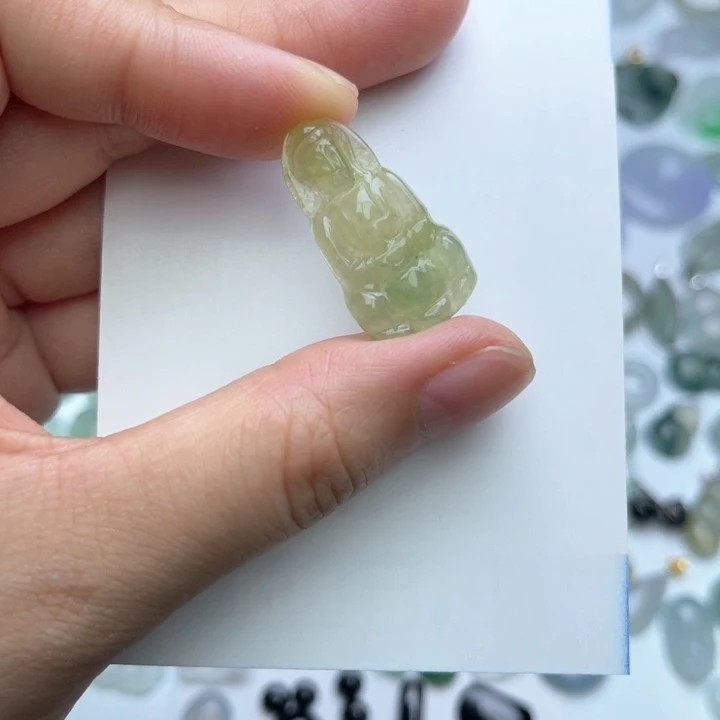 颈饰未镶嵌翡翠观音