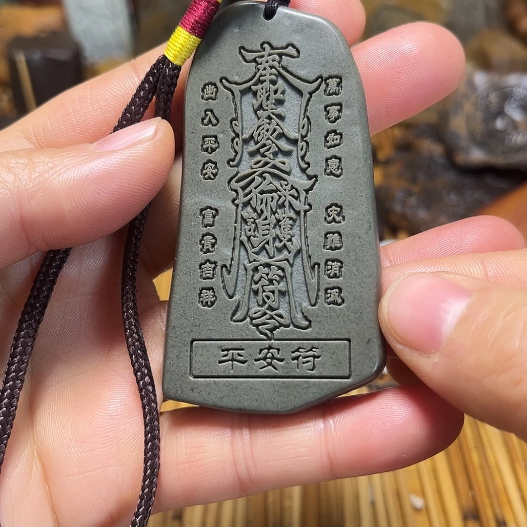 新疆原石雕刻手把件