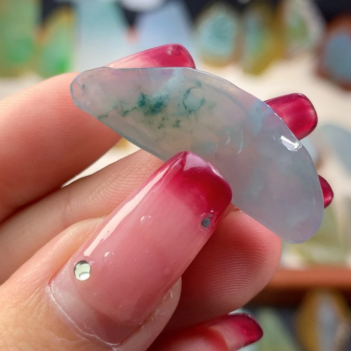 颈饰未镶嵌翡翠好